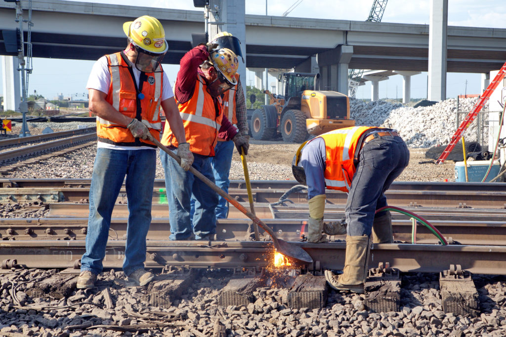 خدمات صيانة وتقييم السكك الحديدية