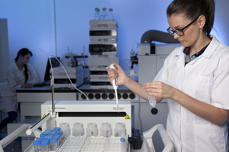 Prodotti farmaceutici - Ingredienti farmaceutici attivi - Test microbiologici per i servizi di scienze della vita
