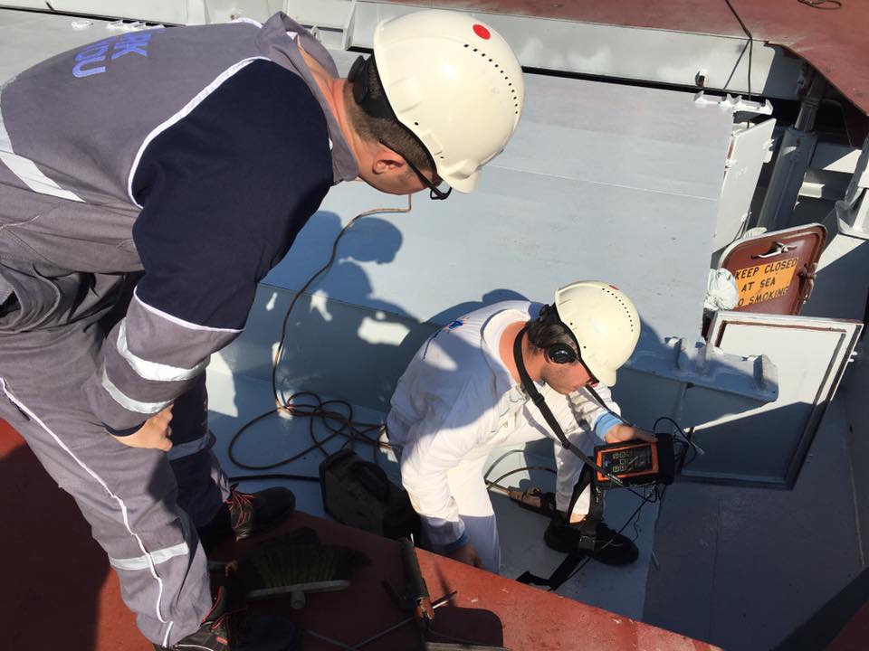 Корабельные люки закрывают ультразвуковым тестом на герметичность