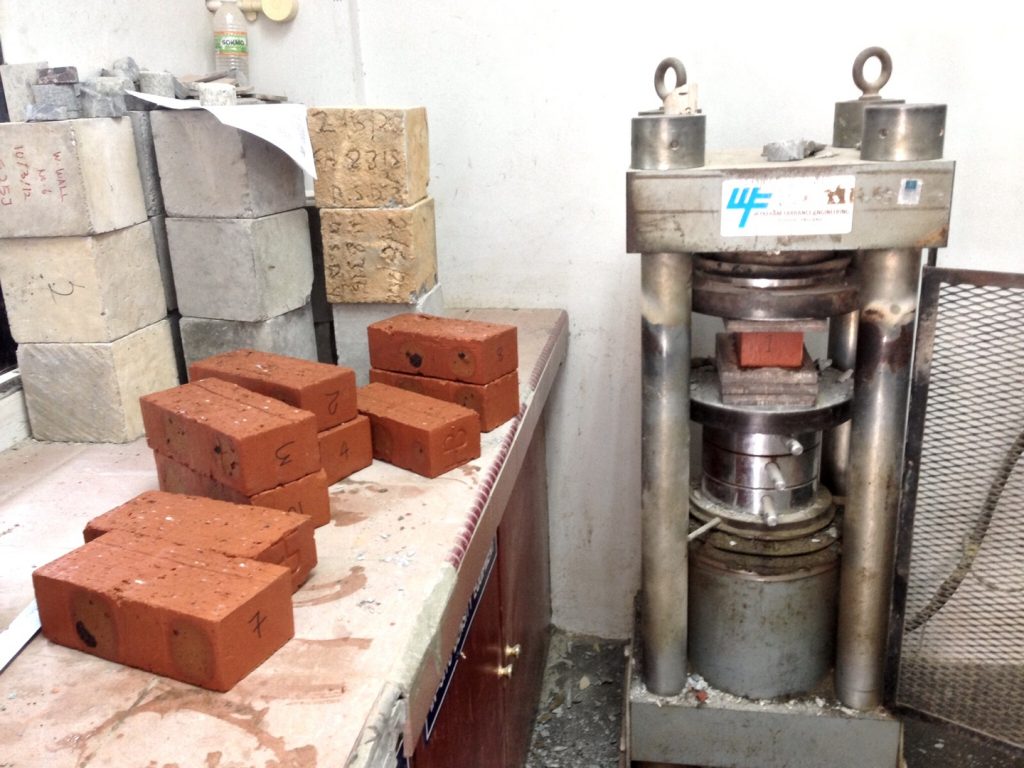 Испытание материалов - Испытание кирпича и бетонных блоков