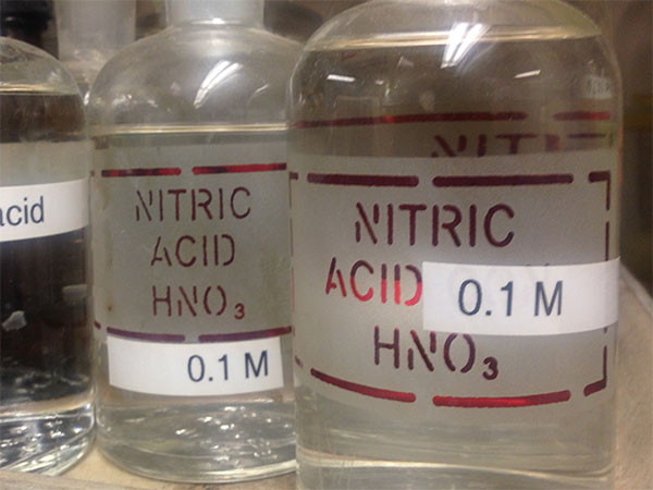 حمض النيتريك القياس والتحليل (HNO3)