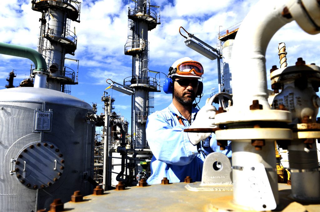 Нефть, газ и химическая промышленность - Услуги по инспектированию и отслеживанию процессов - Инспекции терминалов и объектов