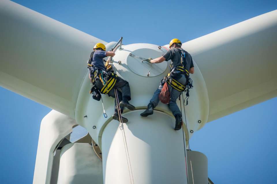 Этап установки ветровой турбины - анализ ошибок контроля покрытия и краски